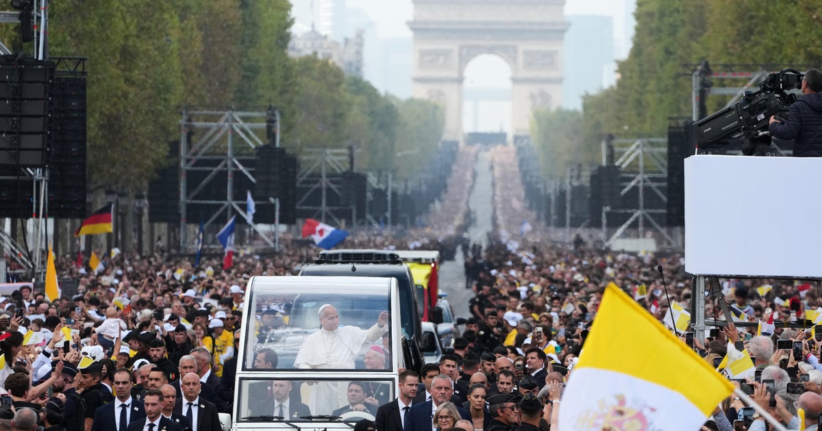 First papal visit to France in almost 2 decades attracts hundreds of thousands of worshipers for Mass